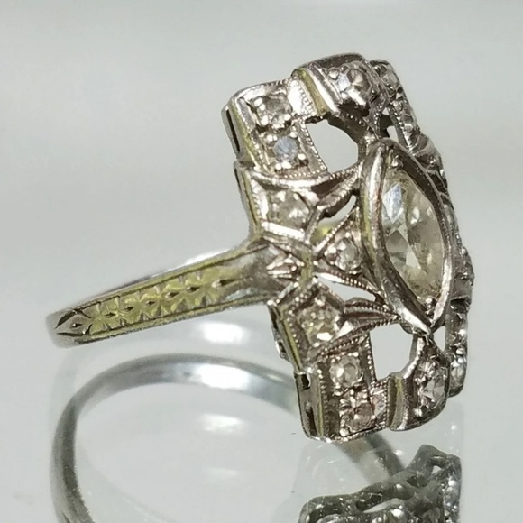 Antique Art Deco Diamond Platinum Ring - Picture 2 of 4